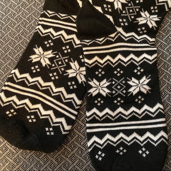 Merry Brite Winter Socks - Picture 4 of 4